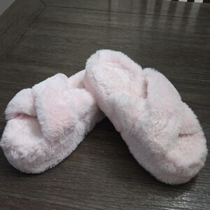 Cozy PINK Women's Fuzzy Slippers